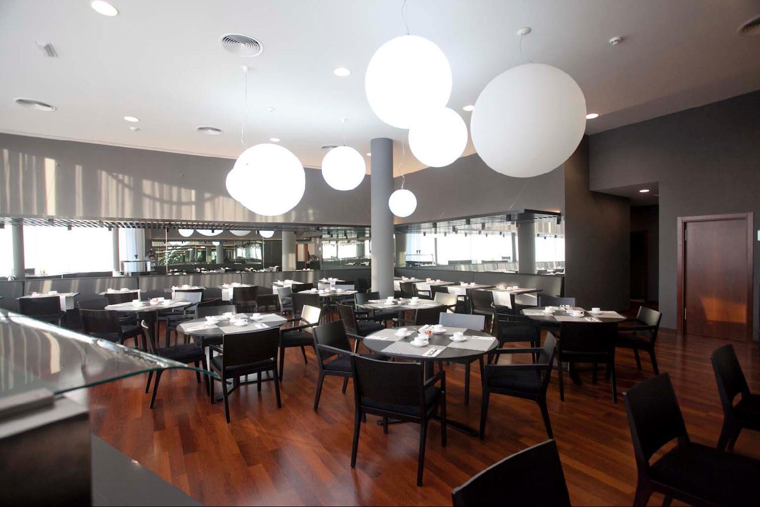 Hotel Carris Marineda A Coruna Restoran gambar